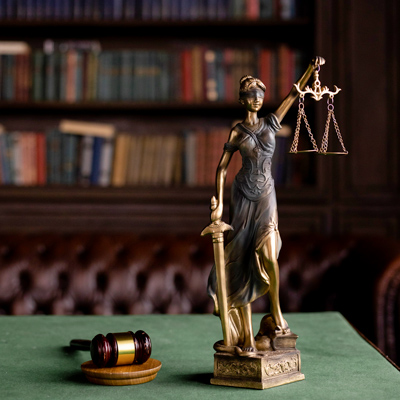 Statuette de la Justice